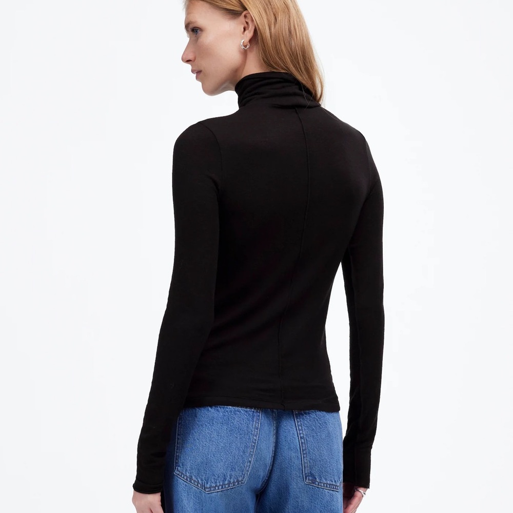 Chic Black Long Sleeve Turtleneck - Picture 2 of 3